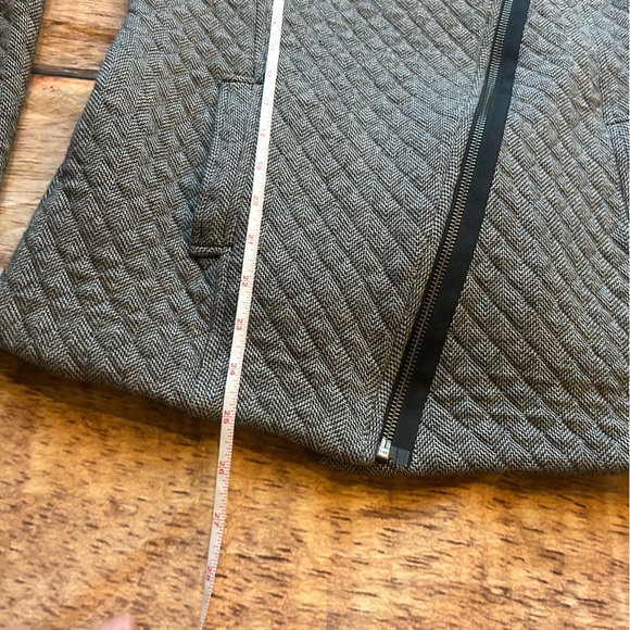 Women’s CAbi Quilted Herringbone Moto Jacket Size Small style # 3025 - Picture 3 of 6